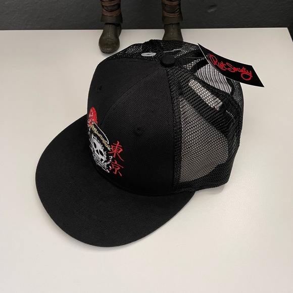 RIOT SOCIETY: TOKYO Geisha Skull Black Mesh Trucker Hat - Picture 2 of 8